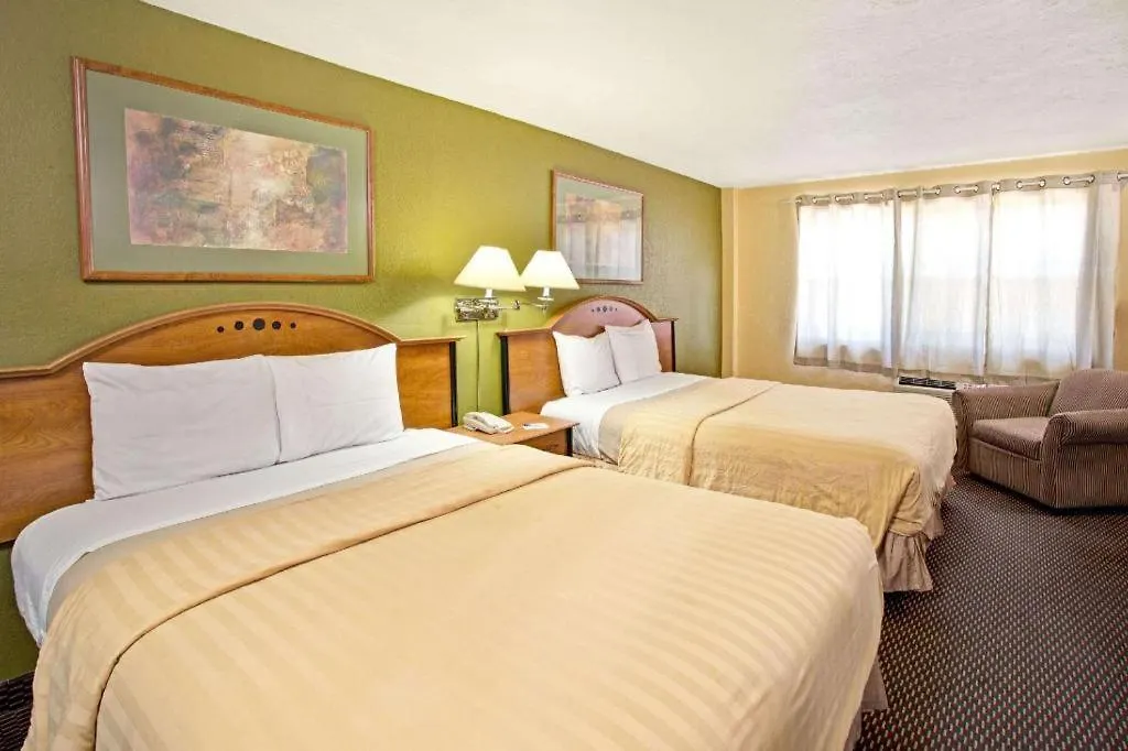 Travelodge By Wyndham Fort Lauderdale-1